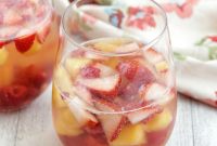 Refreshing Rosé Sangria Recipe for Summer Parties