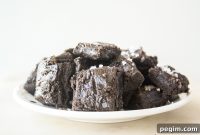 Salted Dark Chocolate Fudge Recipe for Decadent Homemade Treats