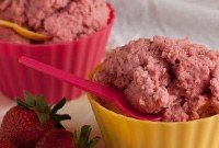 Strawberry Ice Cream with Warm Chocolate Sauce: Homemade Recipe
