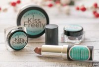 Kiss Freely Holiday Gift Guide: Stocking Stuffers & Gifts She’ll Love