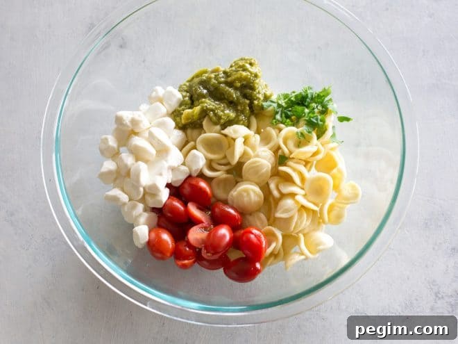 Caprese Pesto Pasta Salad