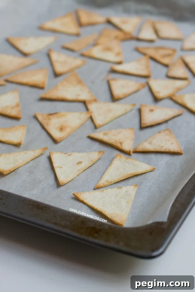 Baked tortilla chips | simpleveganblog.com #simpleveganblog #vegan