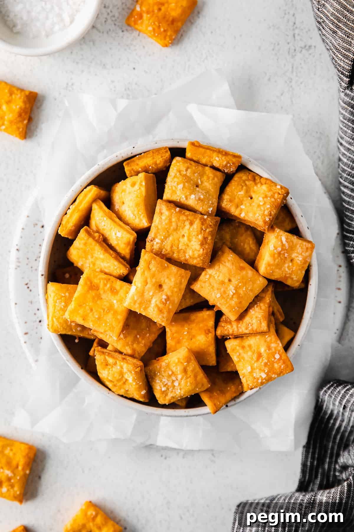 Cheez its in bowl.