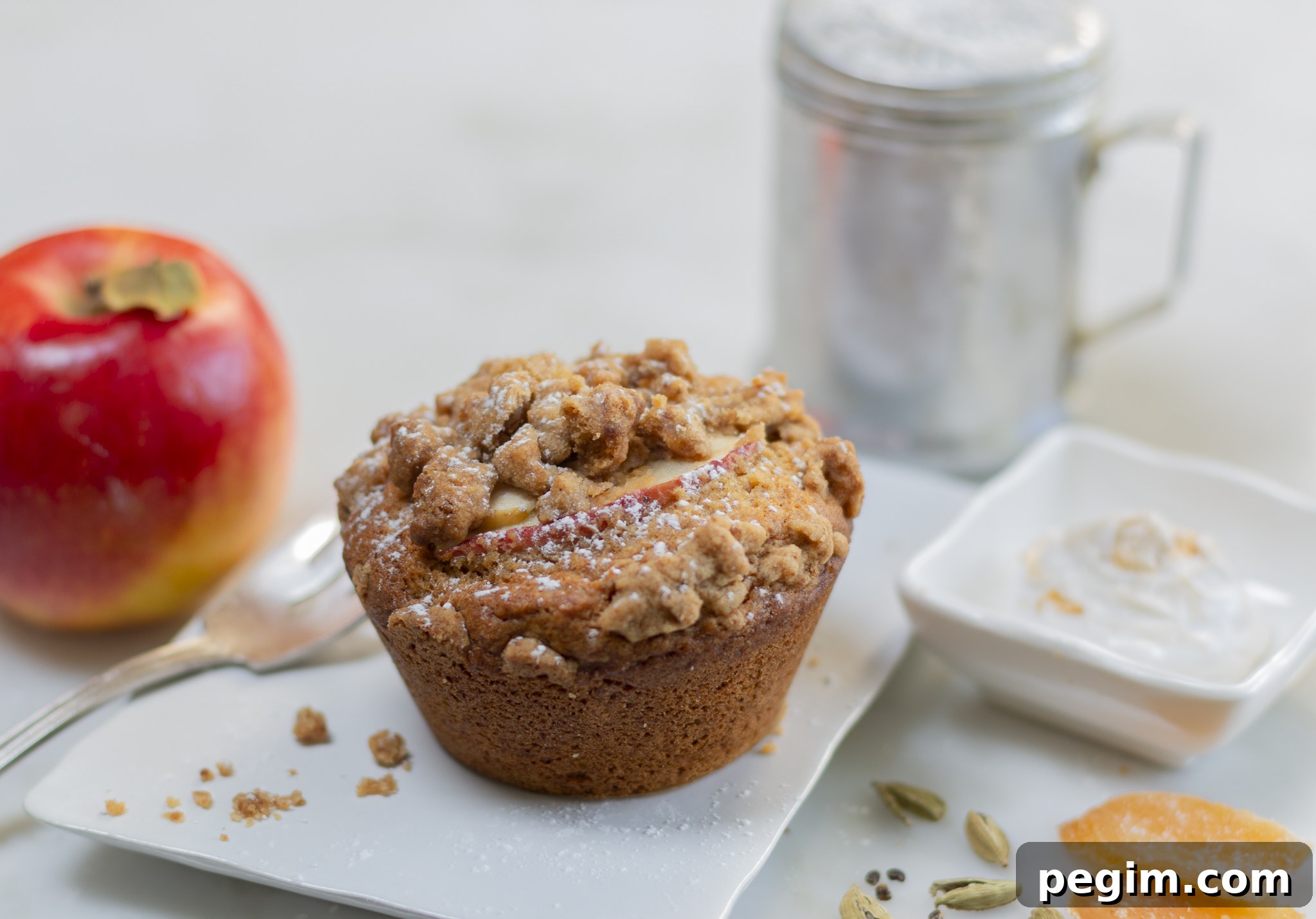 Apple crumb cakes with cardamom and ginger