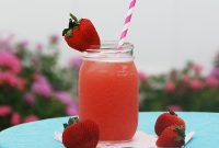 Homemade Sparkling Strawberry Soda Recipe for Summer Refreshment