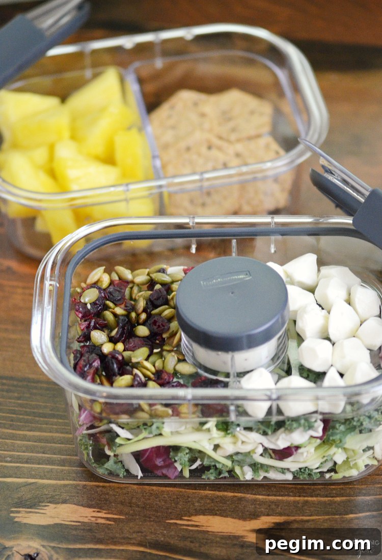 Lunch got you stumped? Try this salad kit hack for a healthy and fresh lunch option on the go with Rubbermaid!