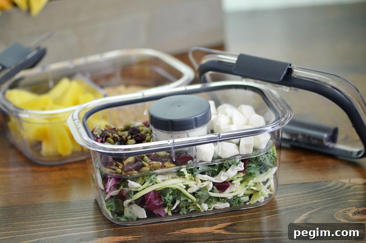 Versatile lunch options in the Rubbermaid set