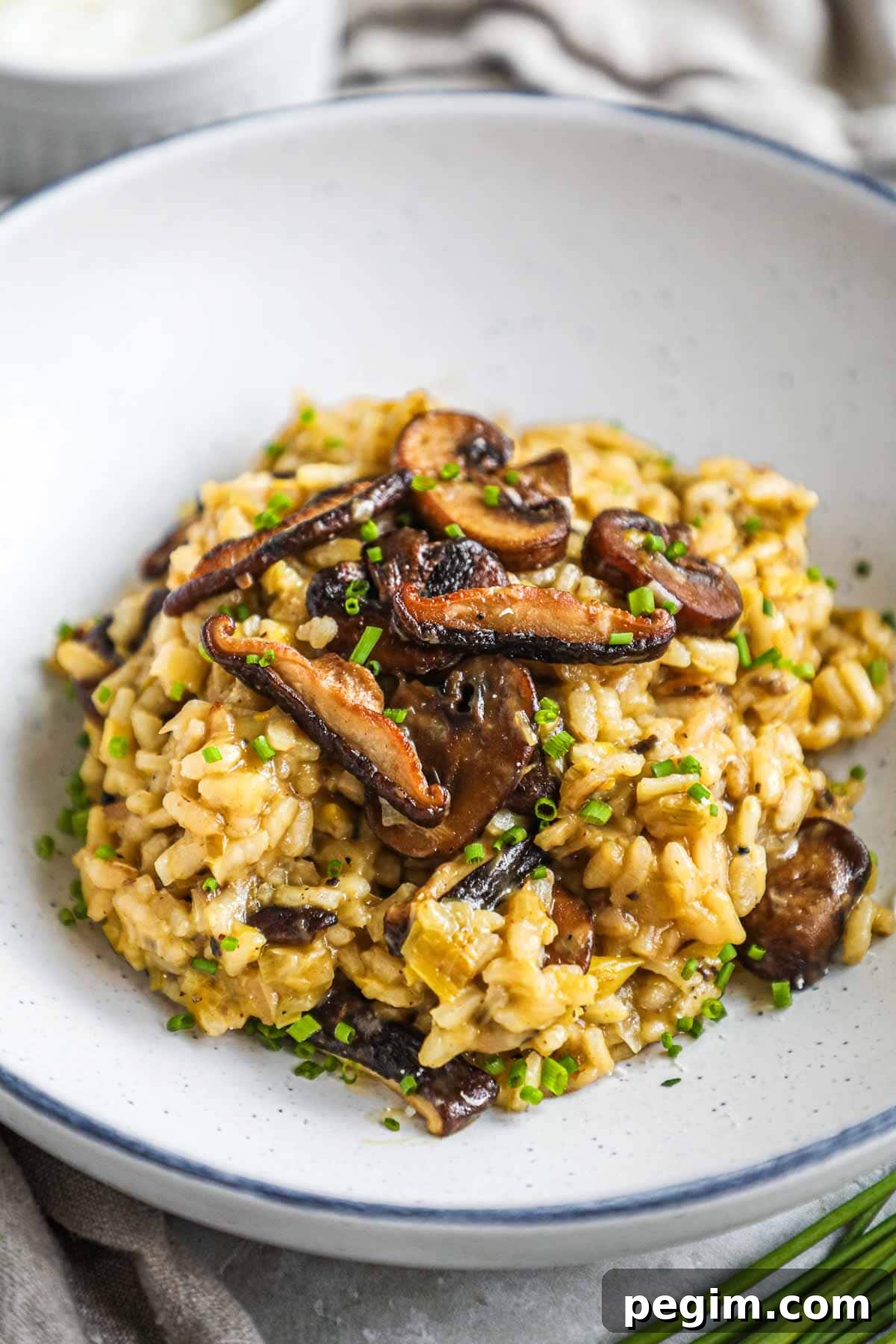 20 Delicious Side Dishes to Serve with Roasted Chicken 10 truffle mushroom leek risotto in a bowl with sautéed crimini and shiitake mushrooms on top.