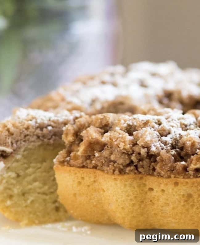apple-stuffed crumb cake