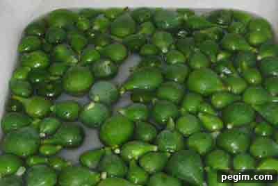 Soaking figs for greek fig spoon sweet sikalaki gliko.