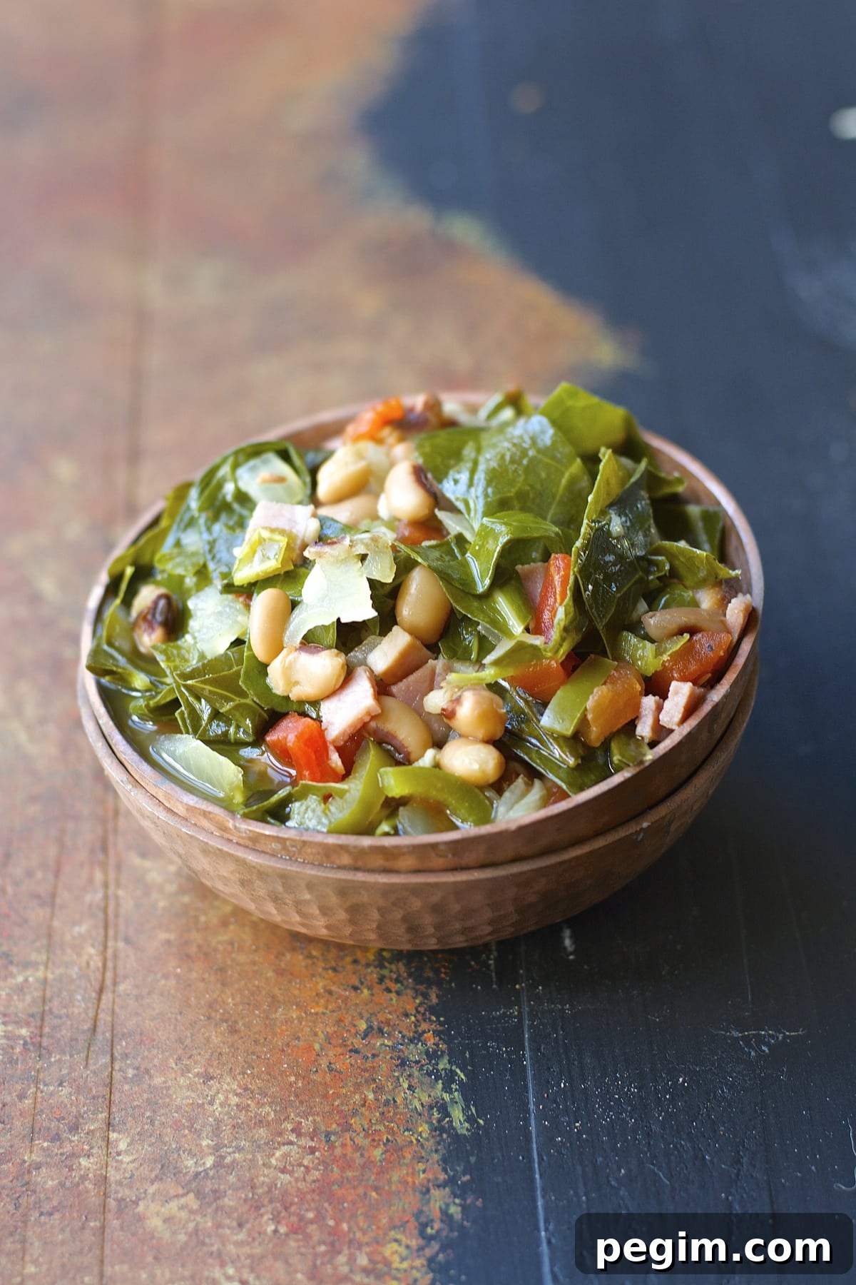 40+ Crockpot Dinners for Busy Weeknights 4 Crock Pot Black Eyed Peas and Collard Greens are the ultimate Southern comfort food! Tender greens, salty ham, and spicy jalapenos make the absolute best slow cooker meal.
