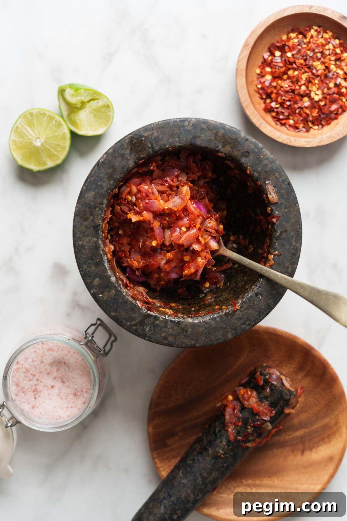 Lunu Miris: Authentic Sri Lankan Chilli and Onion Sambal 5 lunu miris, the chili onion sambal in the mortar and pestle.