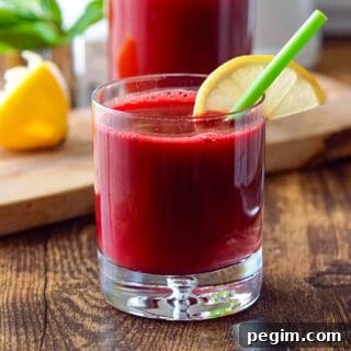 Beetroot Juice Recipes: 2 Ways and Flavor Pairings 13 Beet juice in a glass.