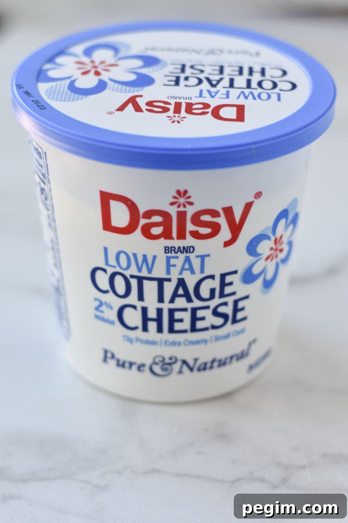 Cottage Cheese with Fruit: Tasty Breakfast and Snack Ideas 4 Daisy low fat cottage cheese in a container.