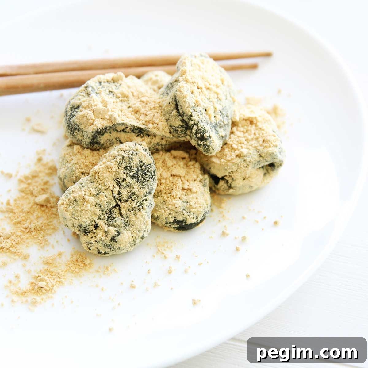 Microwave Mugwort Injeolmi: Quick Korean Rice Cake Recipe 2 Mugwort Injeolmi rice cake