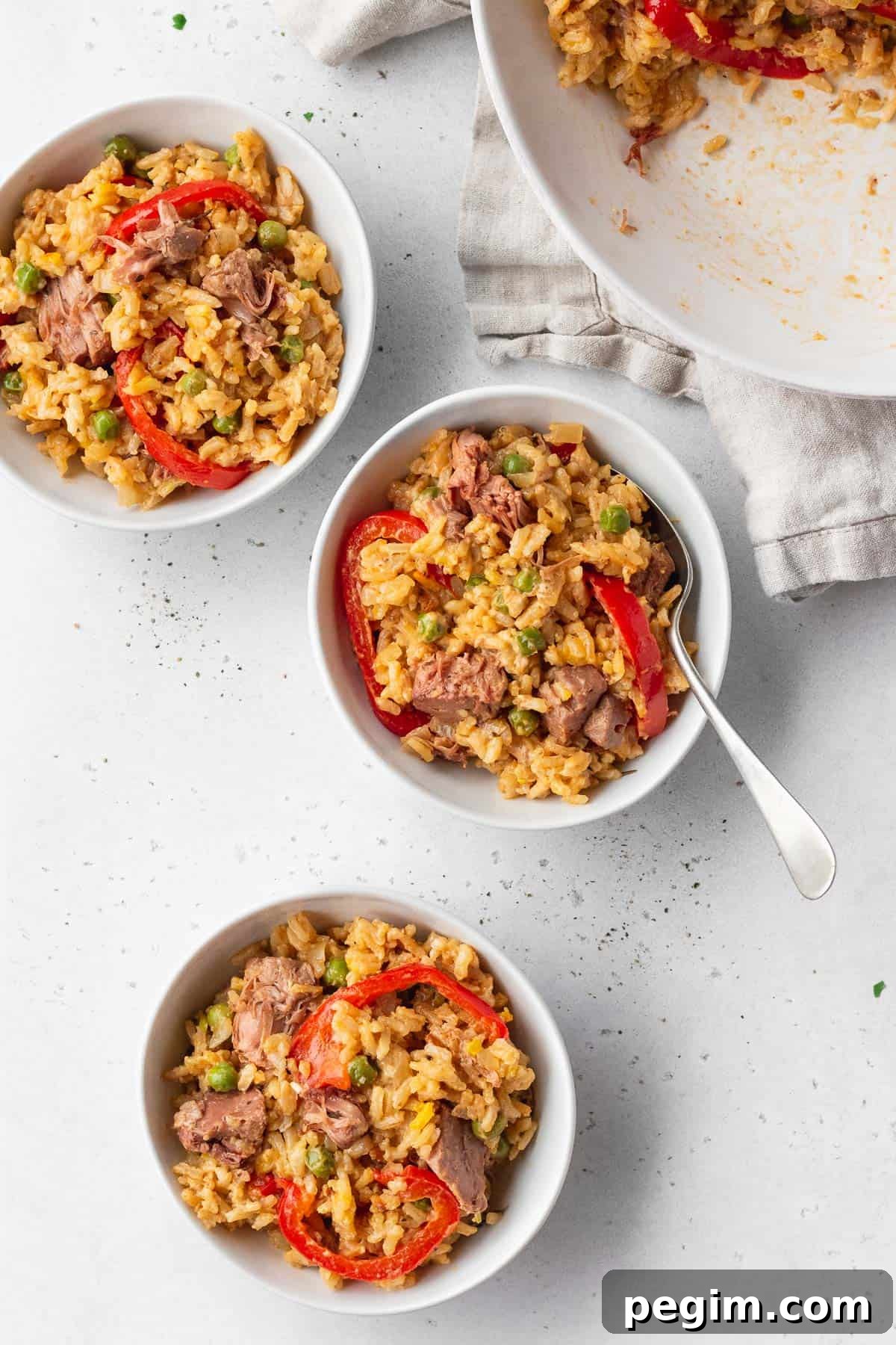Vegan Arroz a la Valenciana: Spanish-Style Rice with Vegetables 8 3 bowls of vegan Arroz a la Valenciana on a white table.